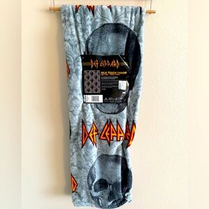 Def Leppard Gray NWT Skull‎ Silk Touch Throw Blanket 50x70